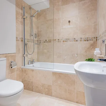 度假居 Dwarf Hall - *